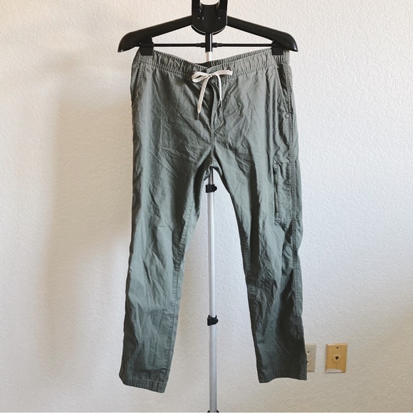 Vuori Ripstop Pants in Army Green Drawstring - Picture 3 of 10